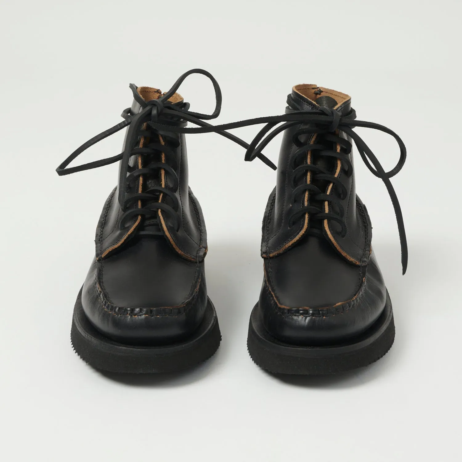 Yuketen All Handsewn Maine Guide 6 Eye Boot - G Black